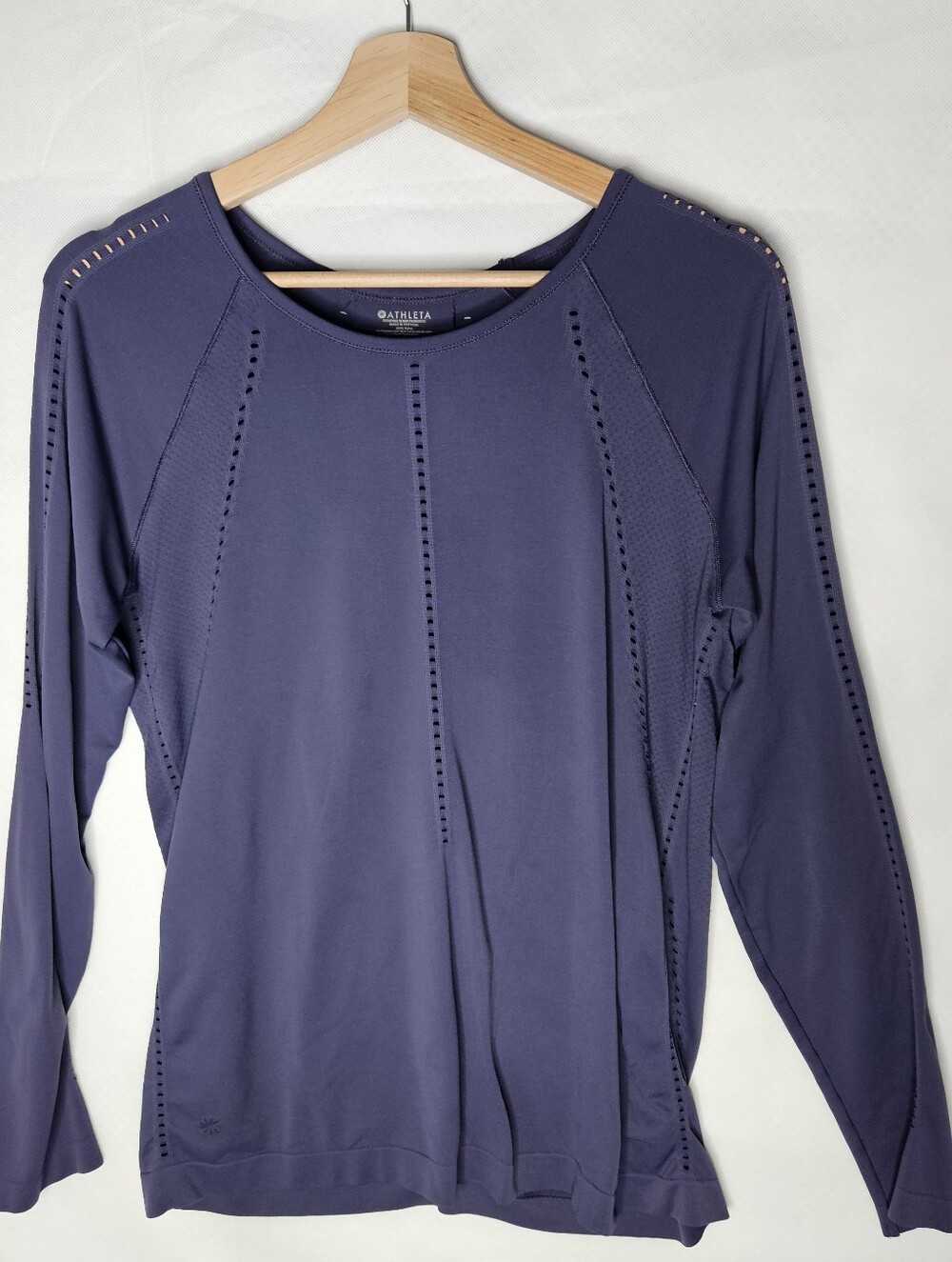Athleta Women's Foothill Seamless Long Sleeve Top Size Medium Laser Cut Vents